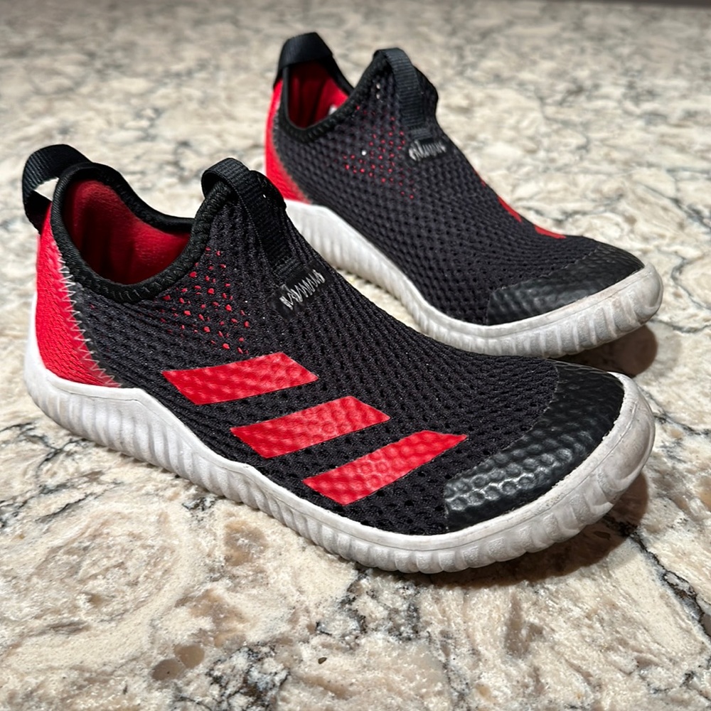 Boys ADIDAS Rapidazen 2.0 Cross Trainer size 2